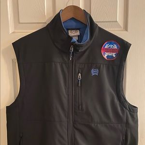 Cinch vest with concealed carry pocket